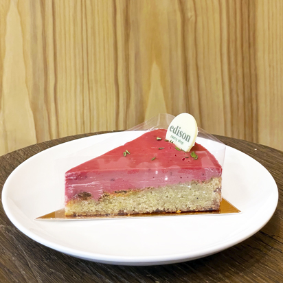 Торт Фісташковий з малиною, лаймом та чебрецем